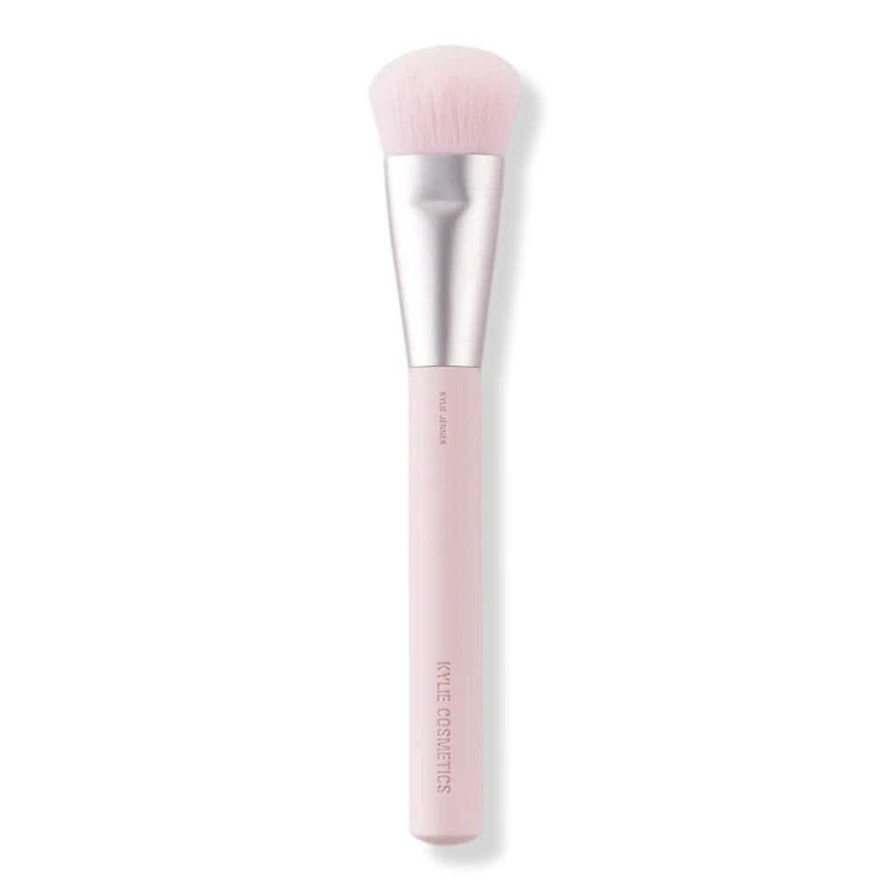 Kylie Jenner Blush Brush 04
