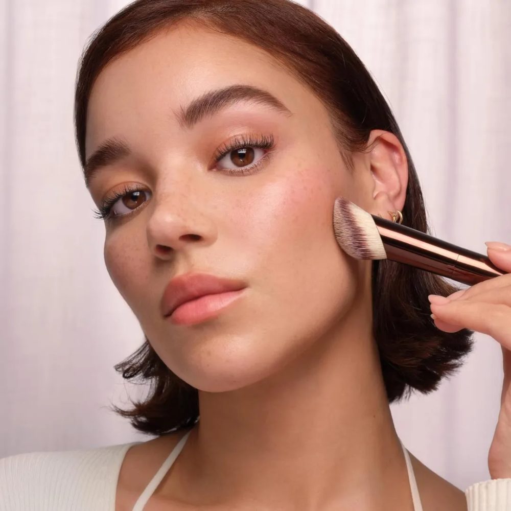 Hourglass Ambient Soft Glow Foundation Brush