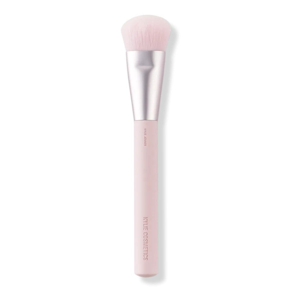 Kylie Jenner Blush Brush 04