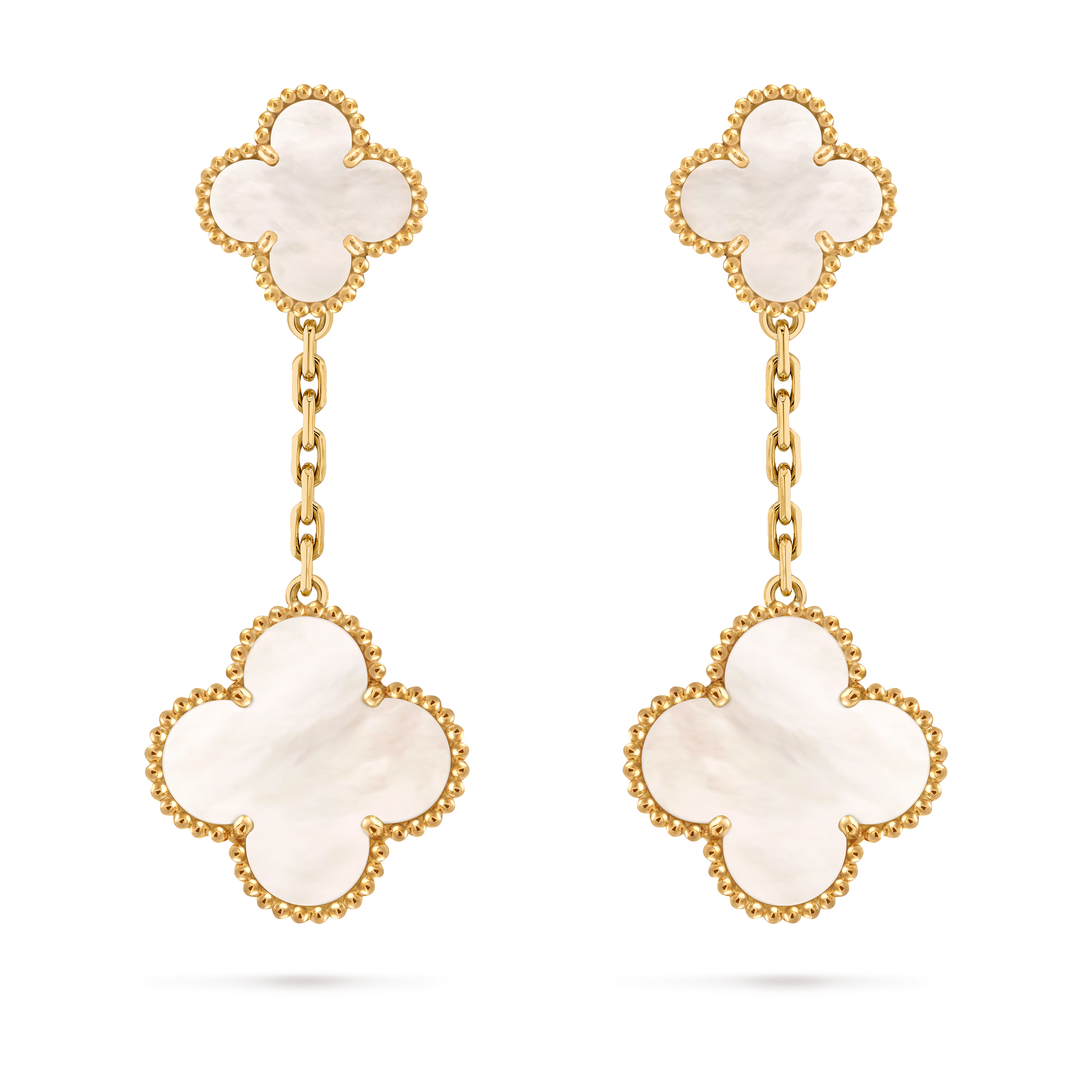 Van Cleef & Arpels. Сережки Magic Alhambra із жовтого золота з білим перламутром