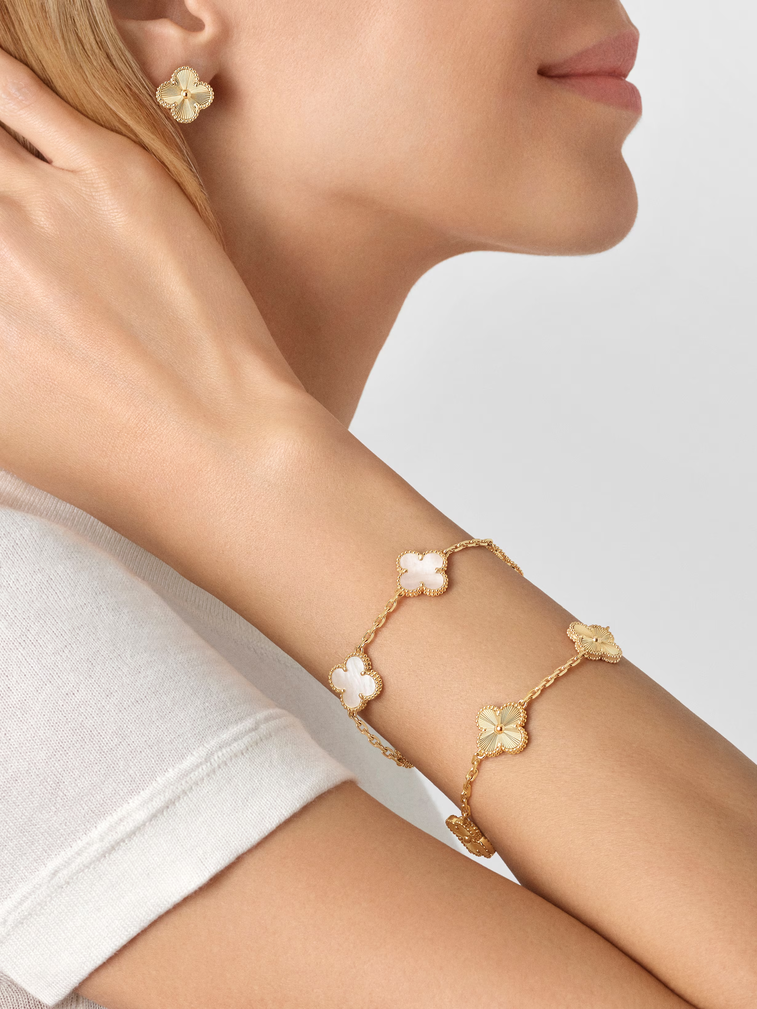 Van Cleef & Arpels. Сережки Vintage Alhambra із жовтого золота