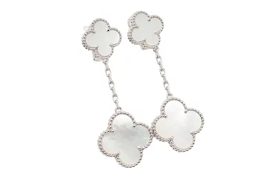 Van Cleef & Arpels. Сережки Magic Alhambra із білого золота з білим перламутром