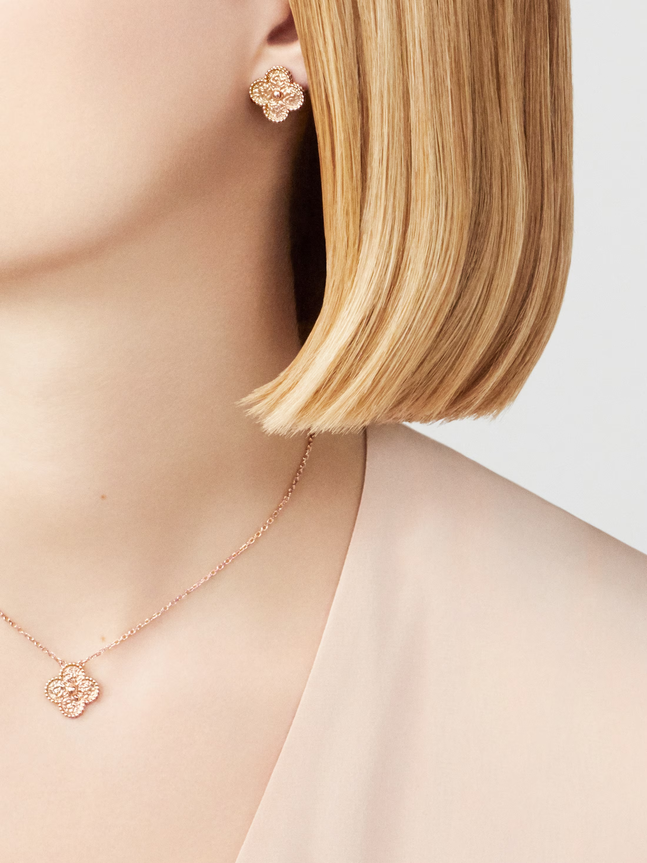 Van Cleef & Arpels. Сережки Vintage Alhambra із рожевого золота