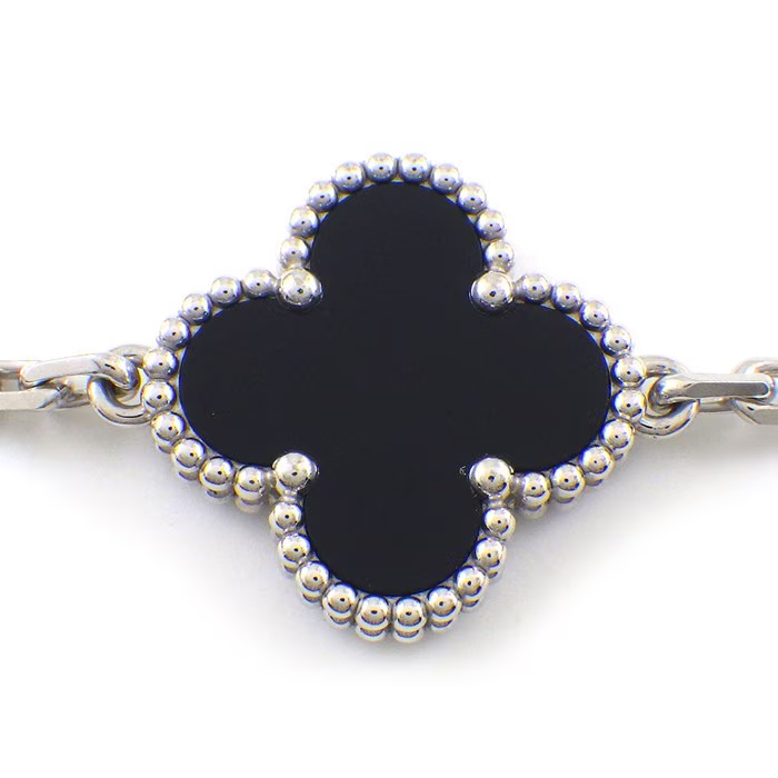 Van Cleef & Arpels. Браслет Vintage Alhambra із білого золота з оніксом