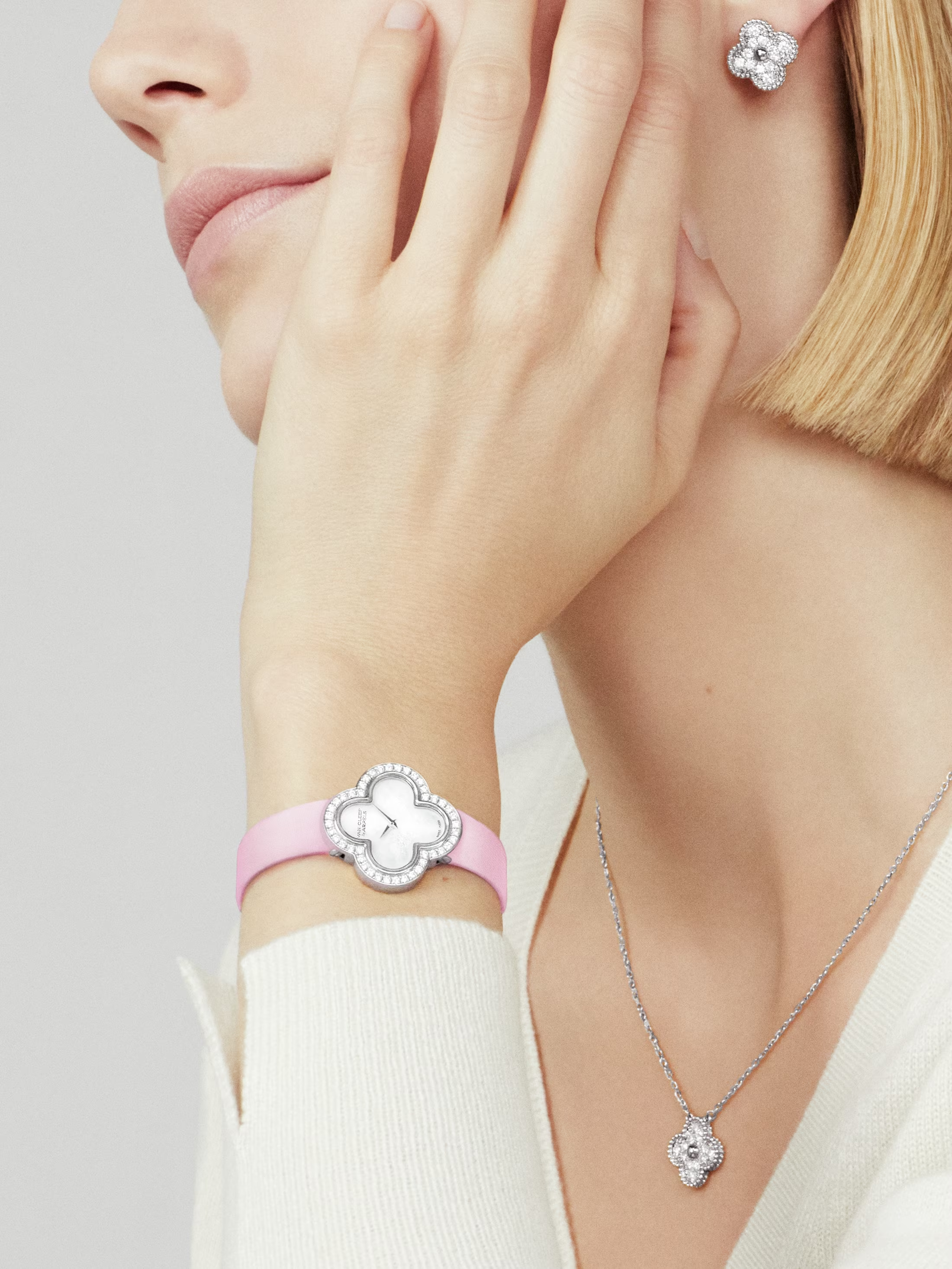 Van Cleef & Arpels. Підвіска Vintage Alhambra із білого золота