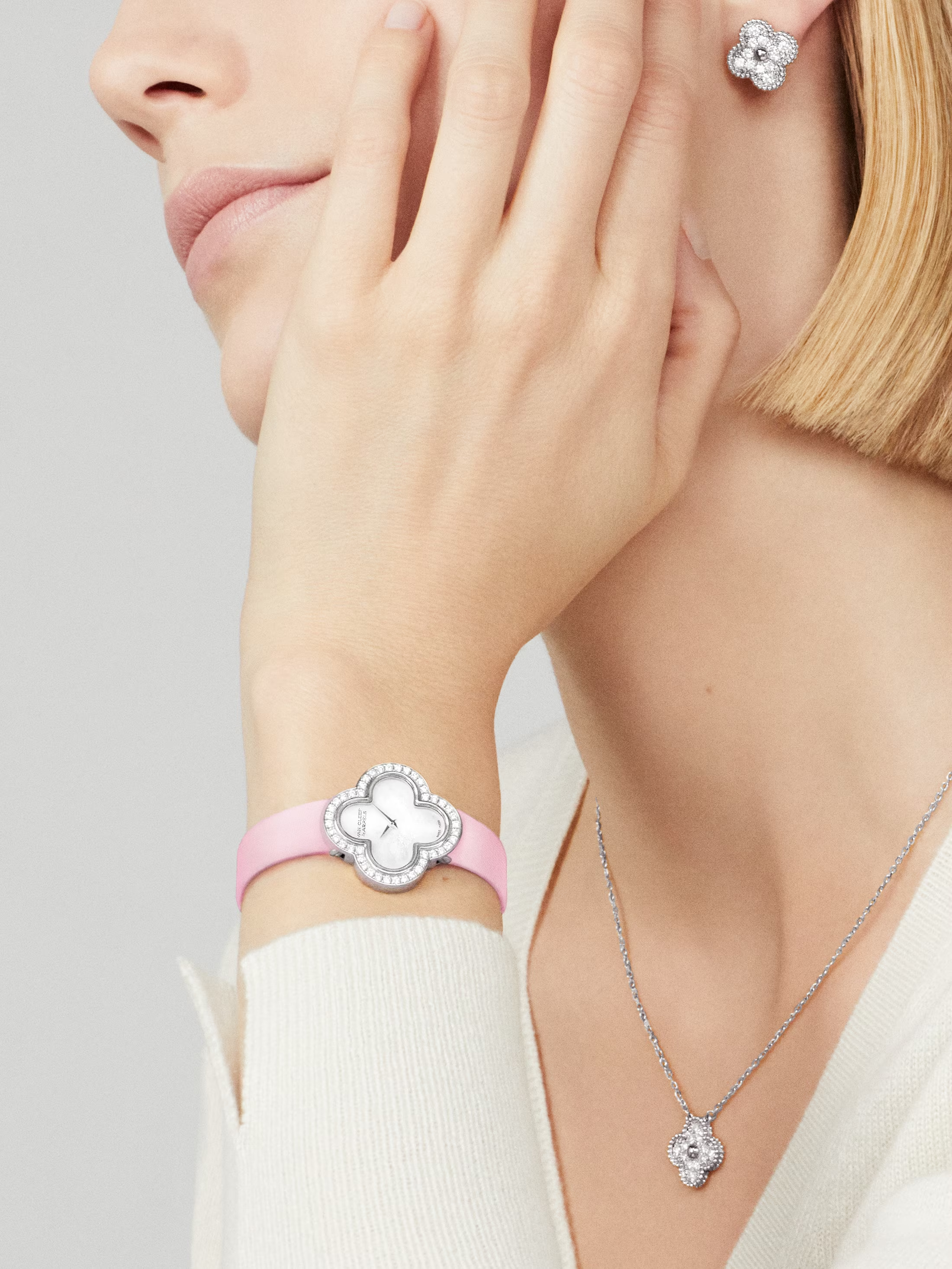 Van Cleef & Arpels. Сережки Vintage Alhambra із білого золота 