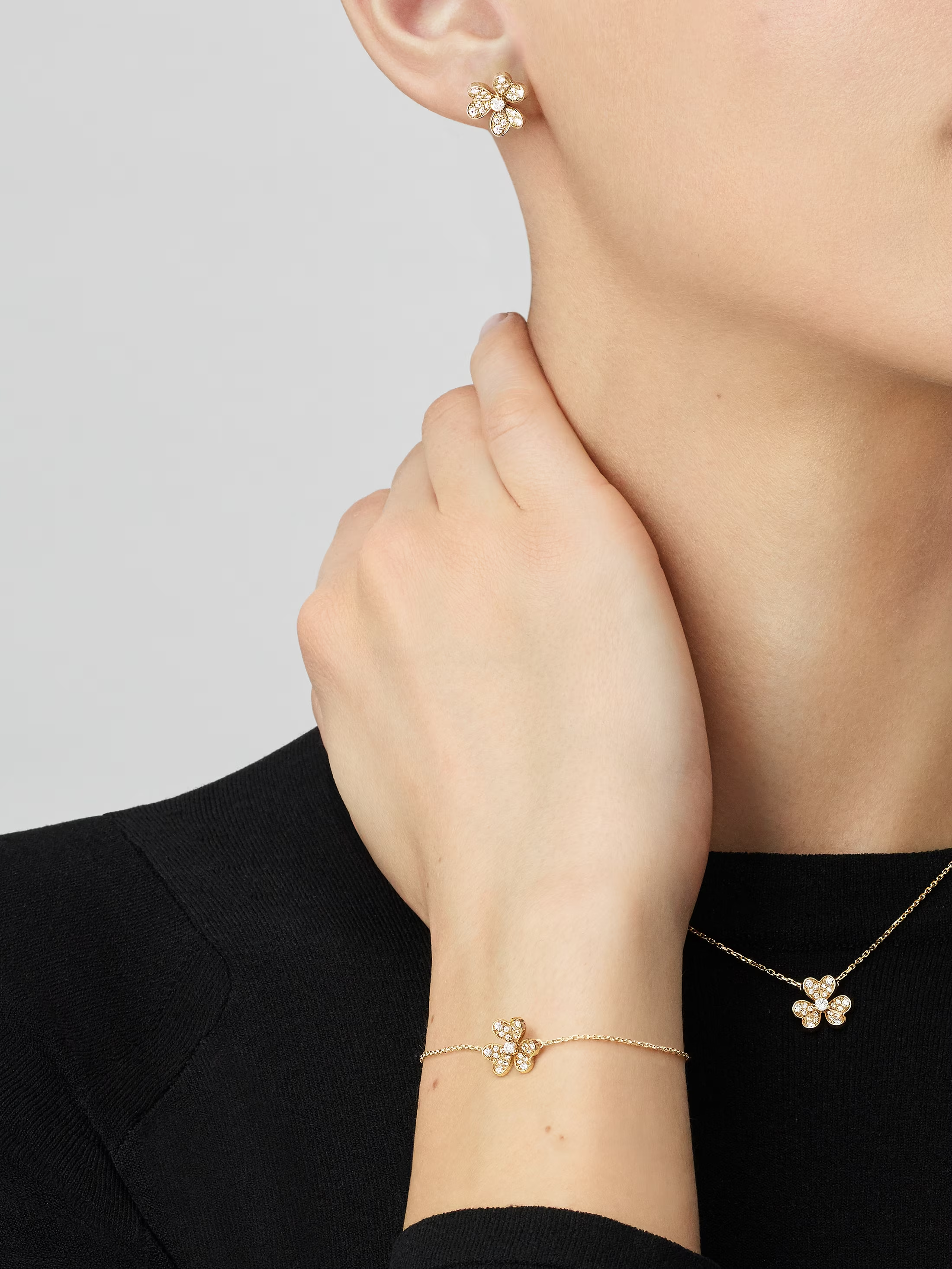 Van Cleef & Arpels. Браслет Frivole, мініатюрна модель із жовтого золота