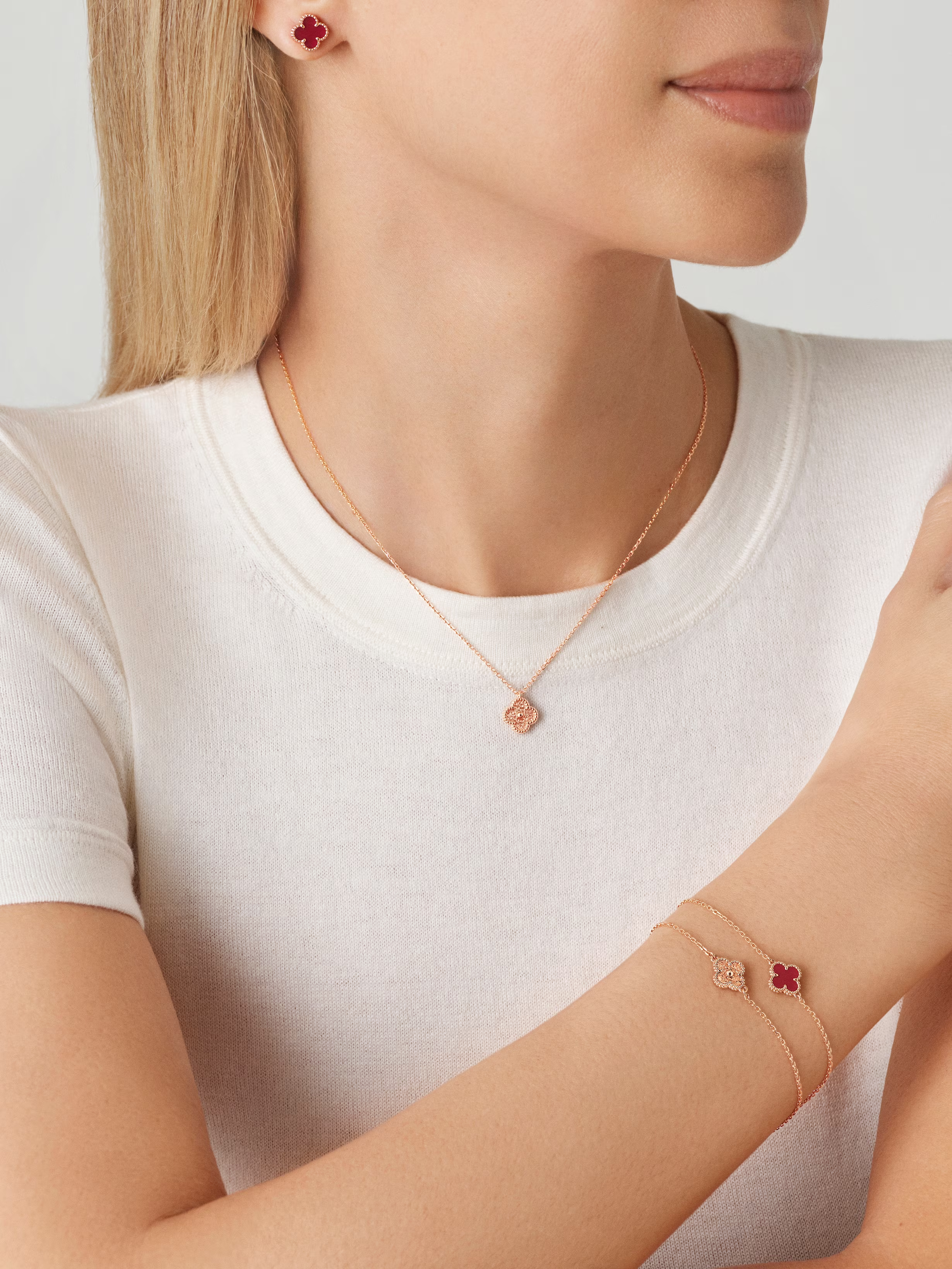 Van Cleef & Arpels. Підвіска Sweet Alhambra із рожевого золота 