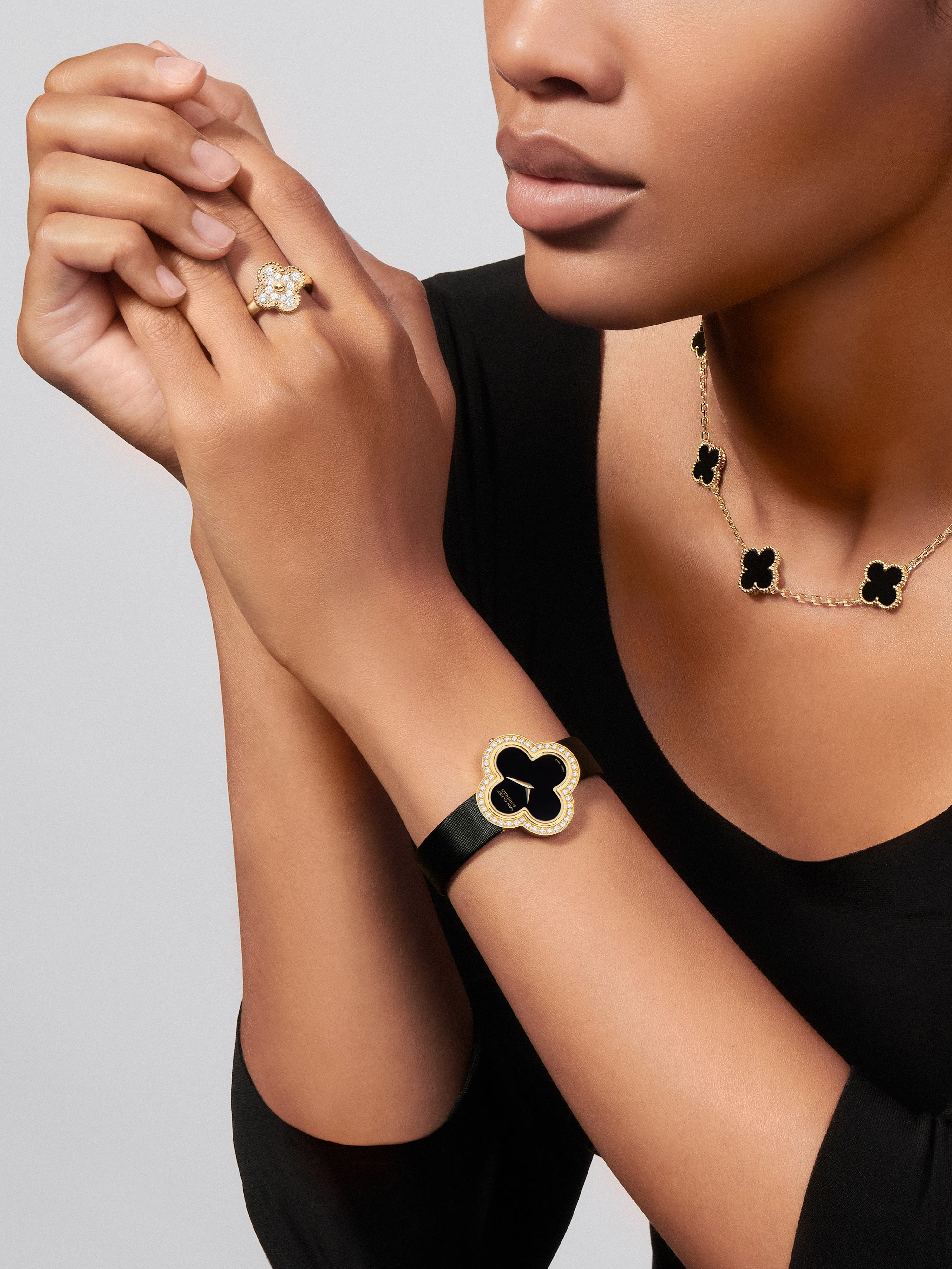 Van Cleef & Arpels. Кольє Vintage Alhambra із жовтого золота з оніксом