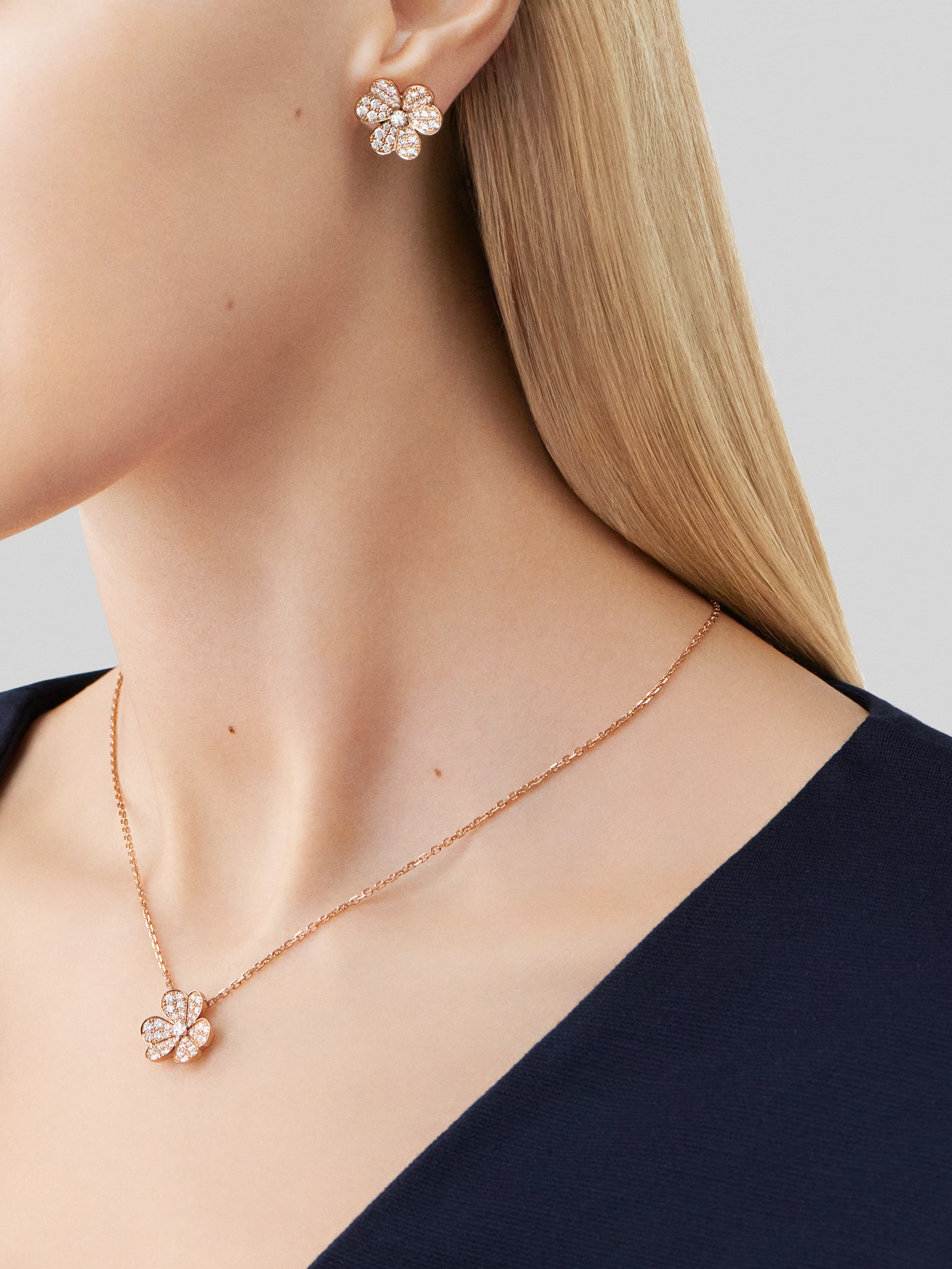 Van Cleef & Arpels. Підвіска Frivole, маленька модель із рожевого золота