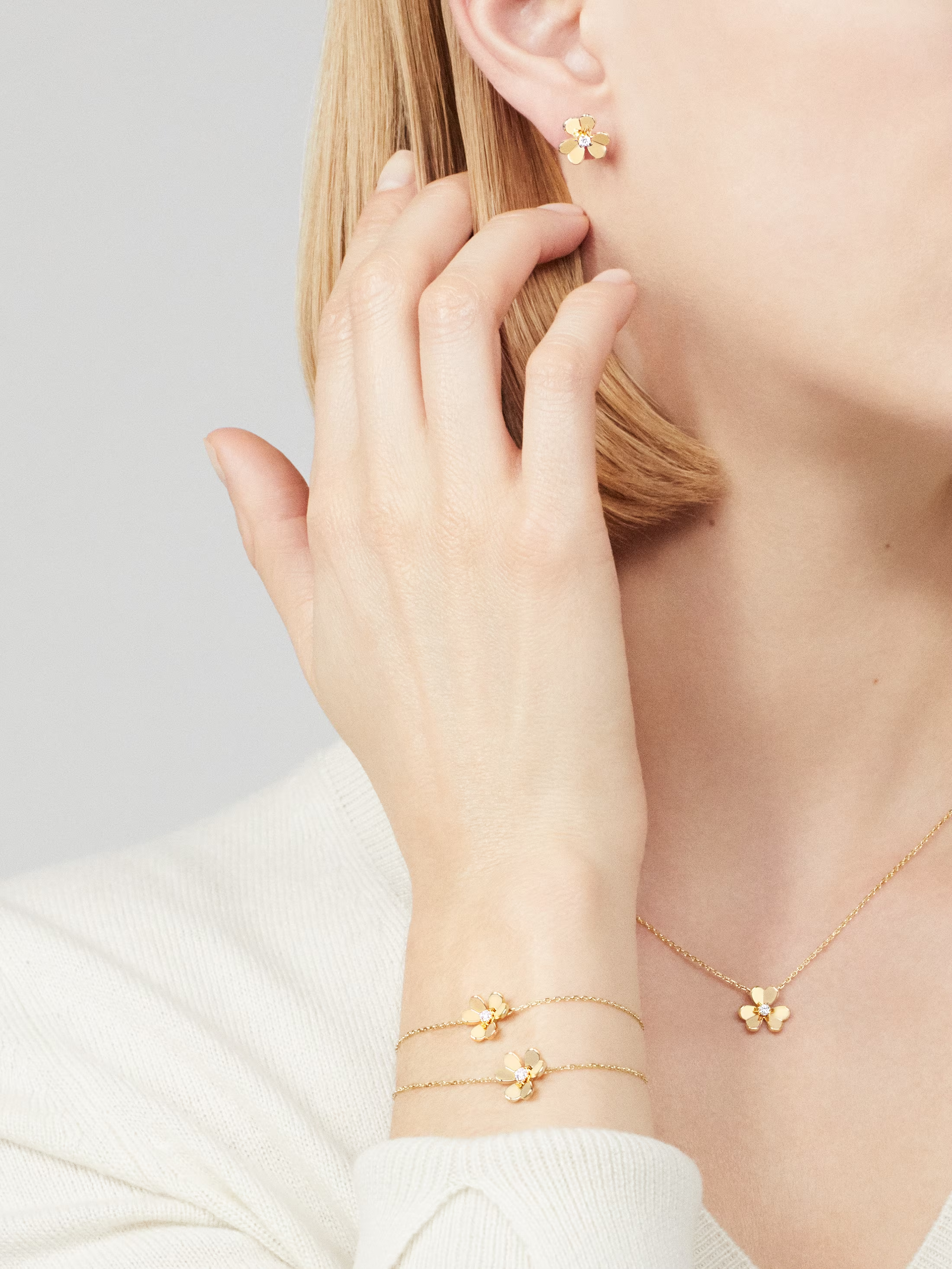 Van Cleef & Arpels. Підвіска Frivole, мініатюрна модель із жовтого золота