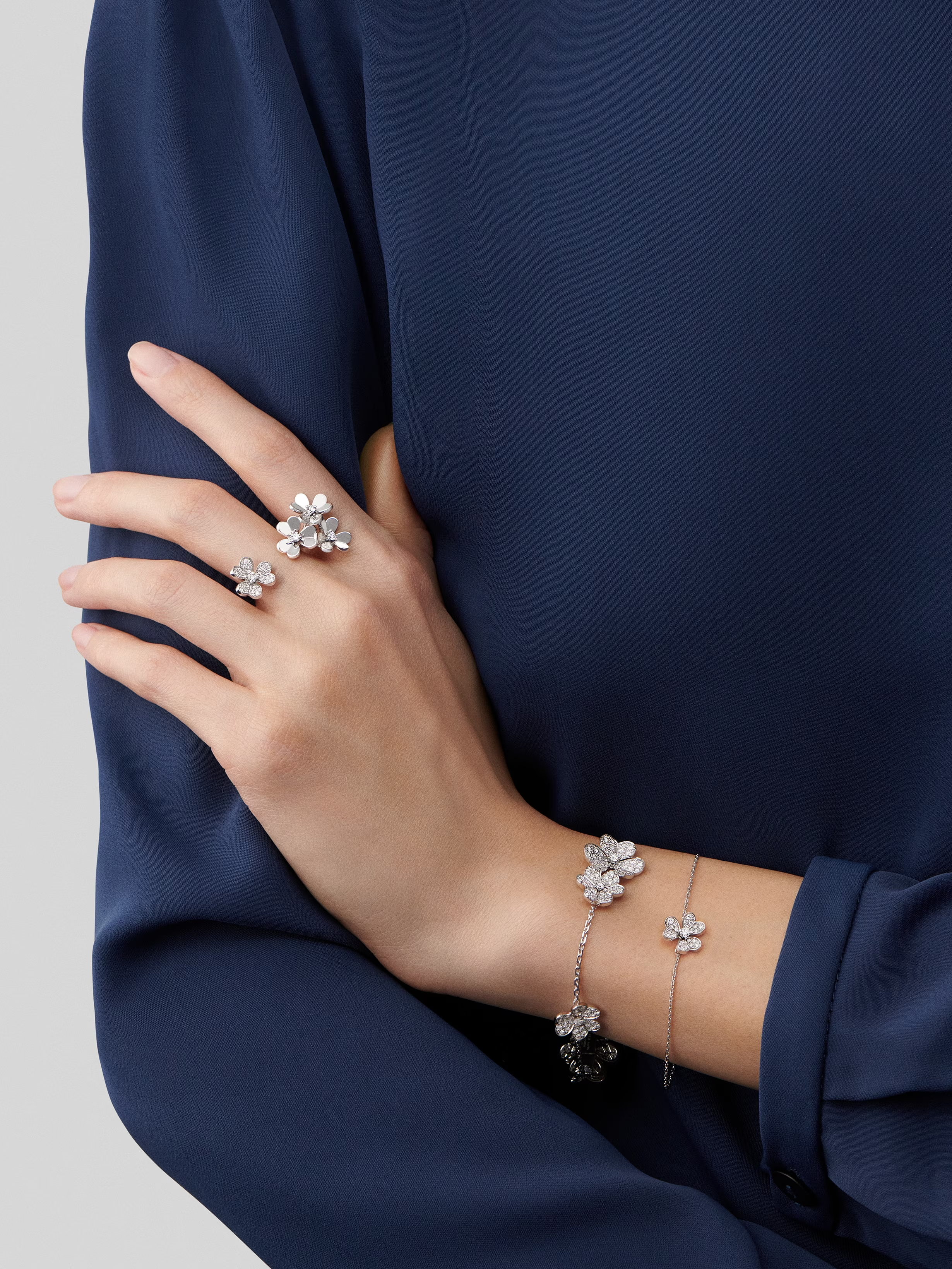 Van Cleef & Arpels. Браслет Frivole із білого золота