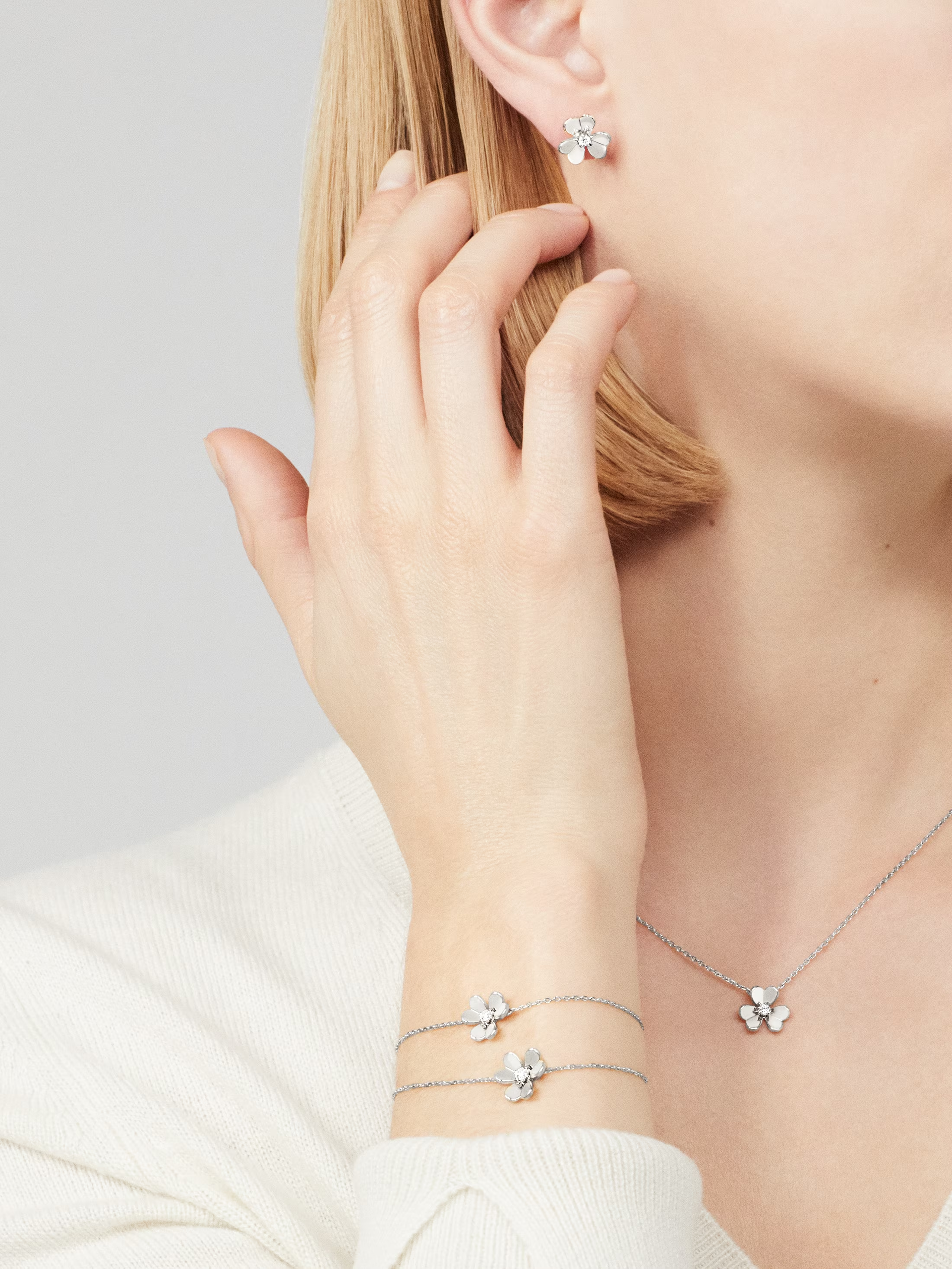 Van Cleef & Arpels. Браслет Frivole із білого золота