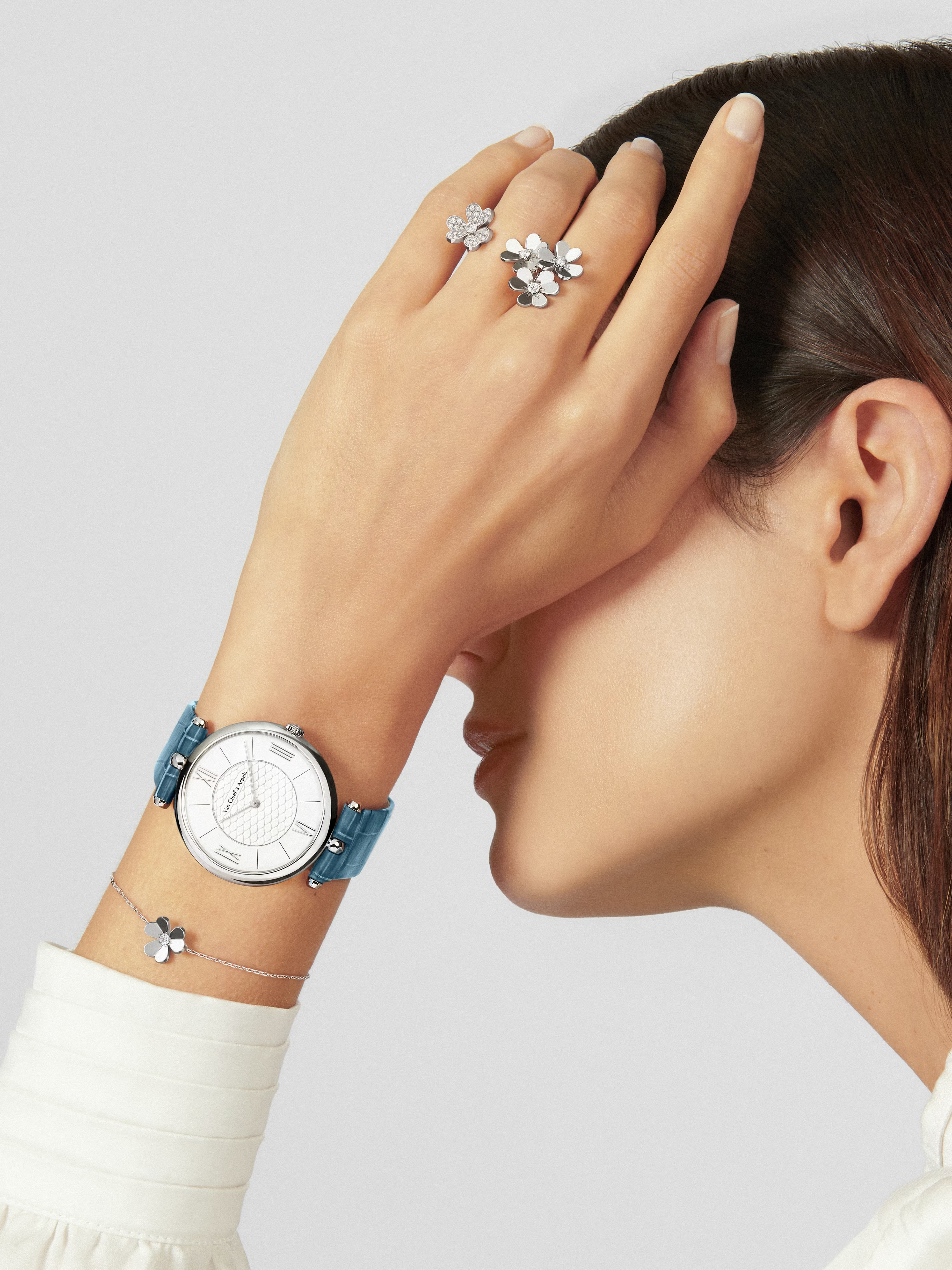 Van Cleef & Arpels. Браслет Frivole із білого золота