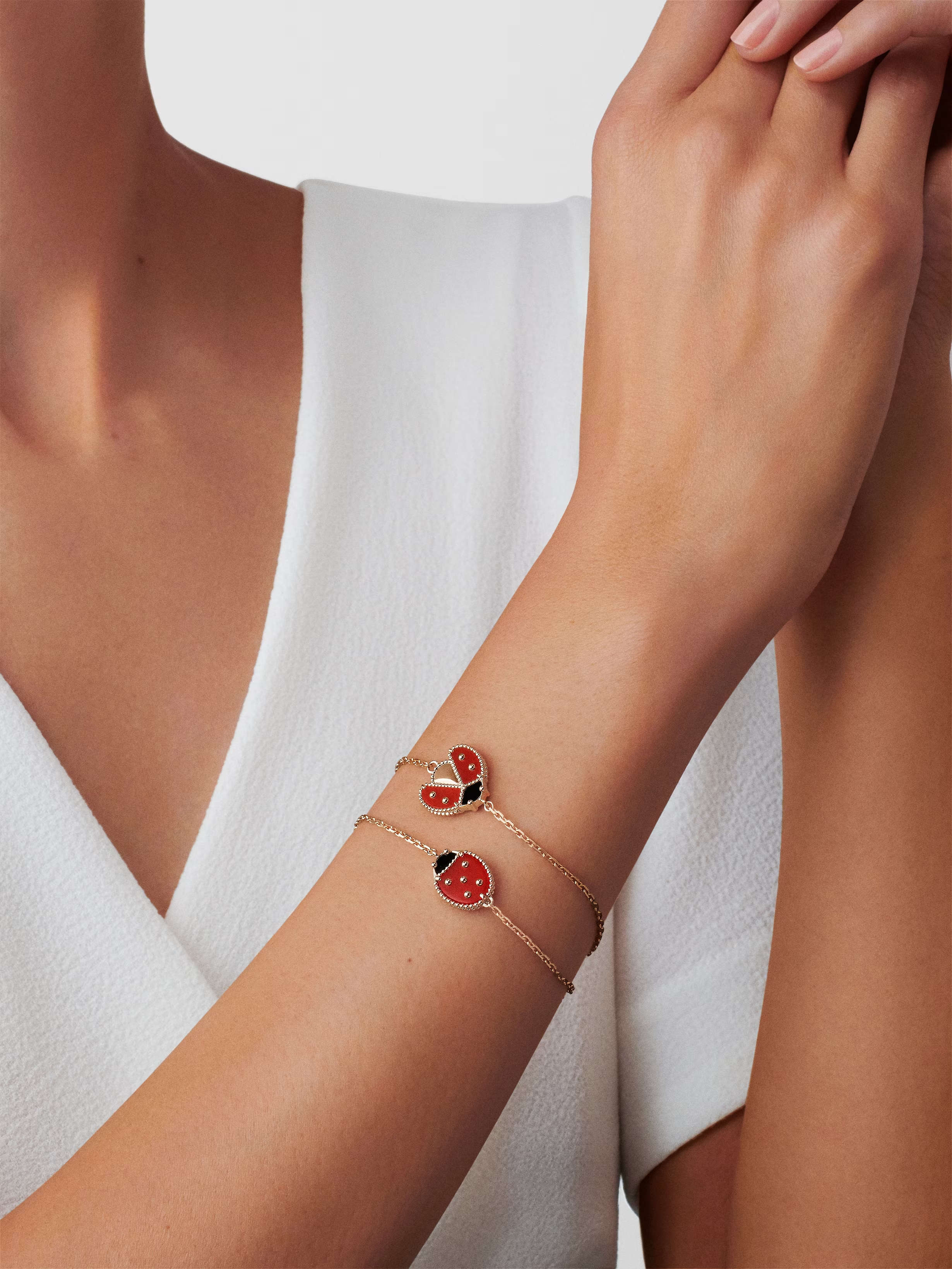 Van Cleef & Arpels. Браслет Lucky Spring, сонечко з розкритими крильцями із рожевого золота
