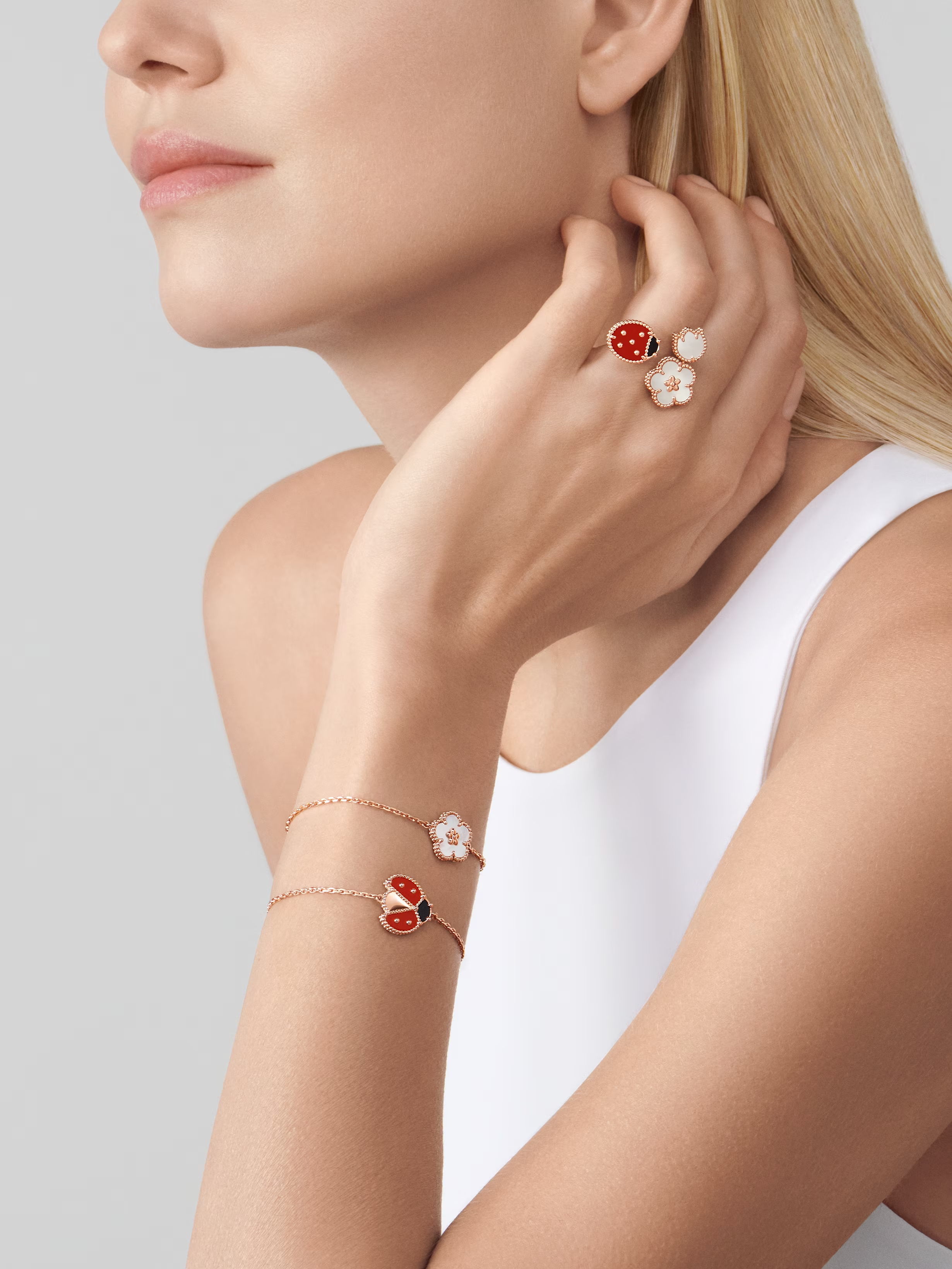 Van Cleef & Arpels. Браслет Lucky Spring, сонечко з розкритими крильцями із рожевого золота