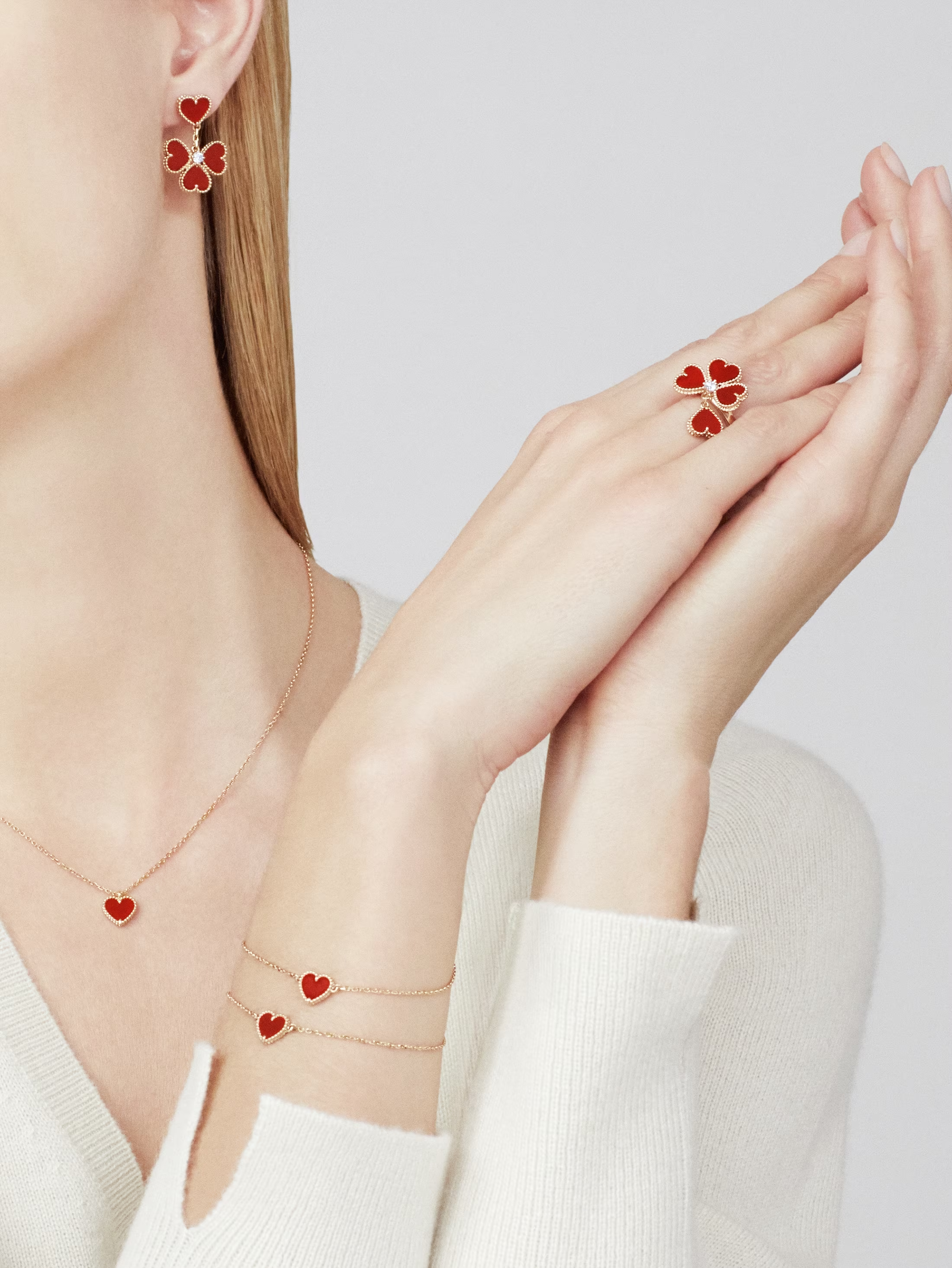Van Cleef & Arpels. Браслет Sweet Hearts із рожевого золота з сердоліком