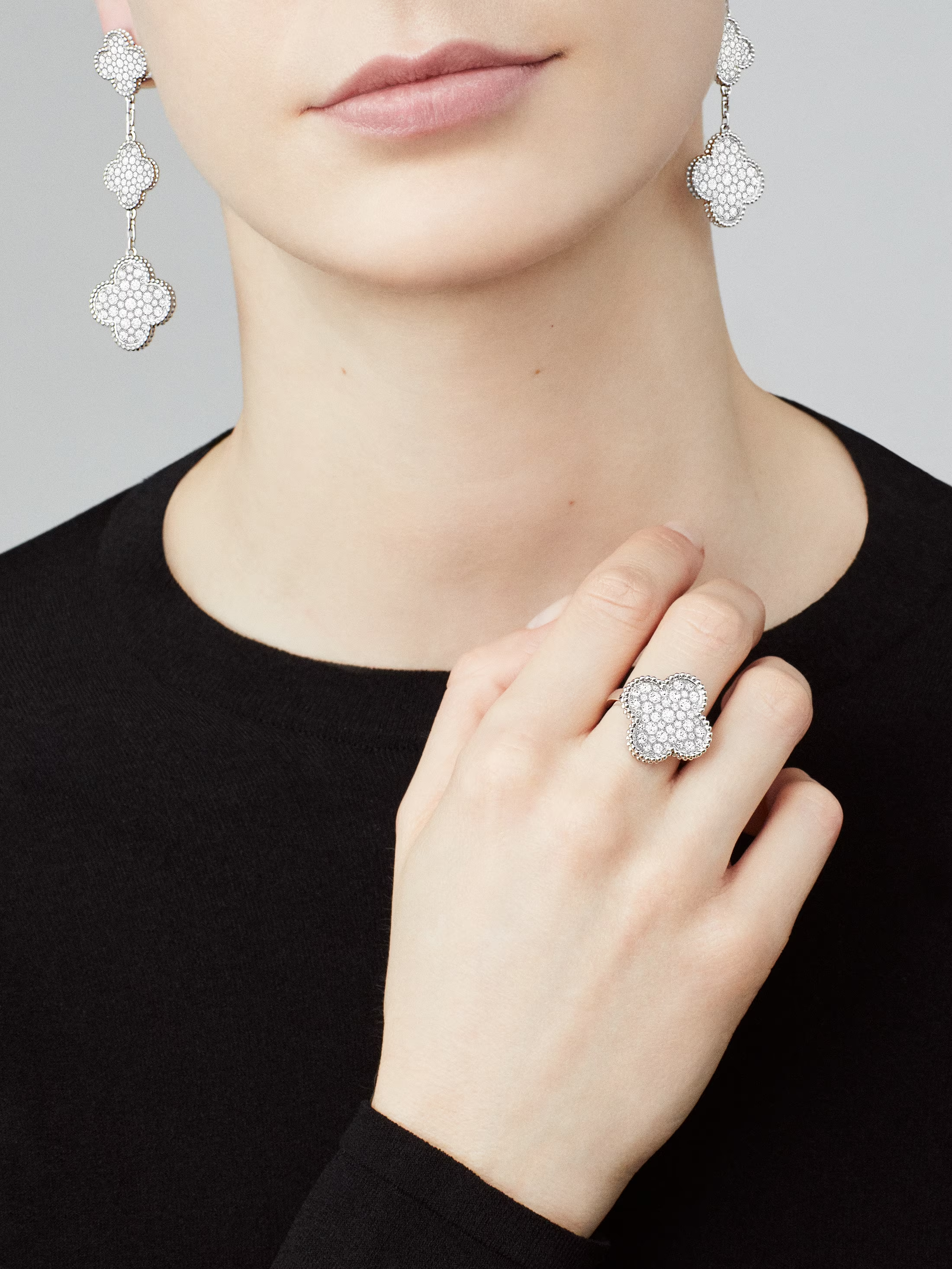 Van Cleef & Arpels. Сережки Magic Alhambra із білим золотом