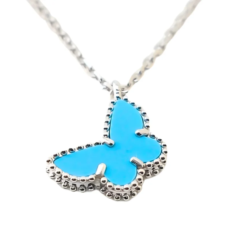 Van Cleef & Arpels. Підвіска Alhambra Butterfly із білого золота з бірюзою