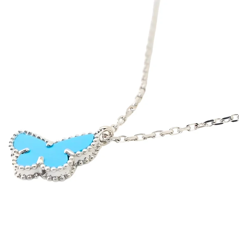Van Cleef & Arpels. Підвіска Alhambra Butterfly із білого золота з бірюзою