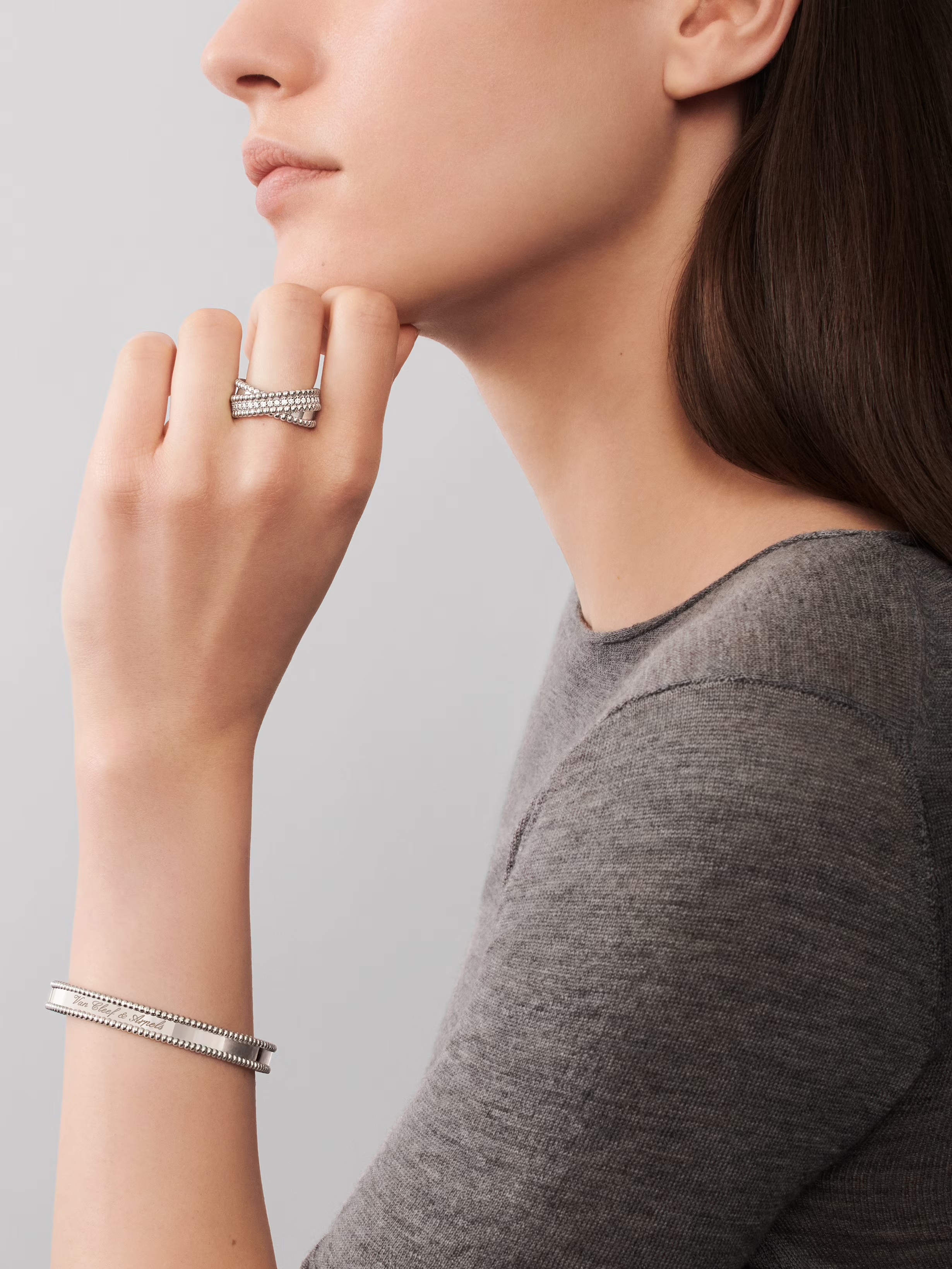 Van Cleef & Arpels. Браслет Perlée signature із білого золота