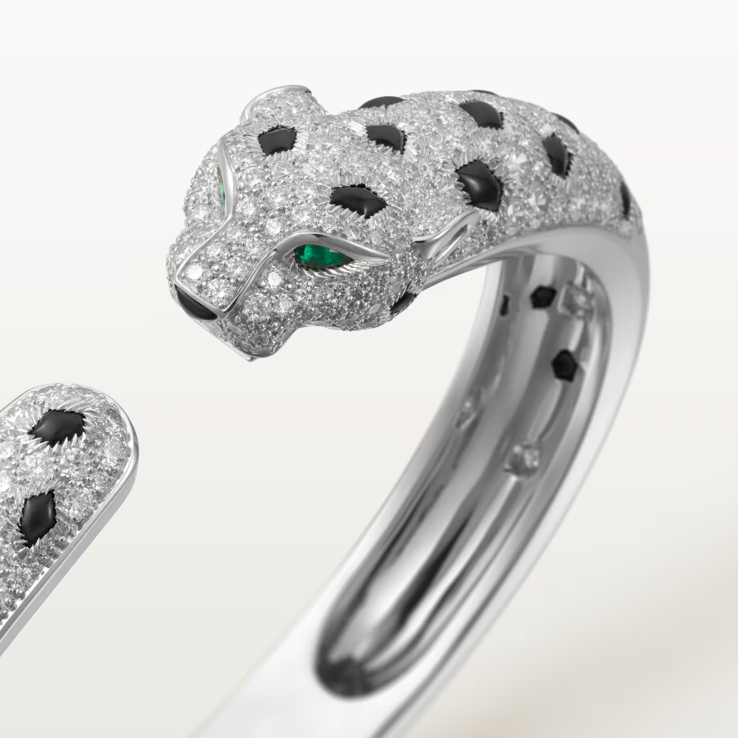 Cartier. Браслет Panthère de Cartier, середня модель із білого золота