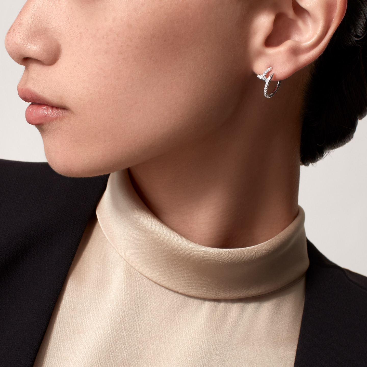 Cartier. Сережки-кільця Juste un Clou, маленька модель