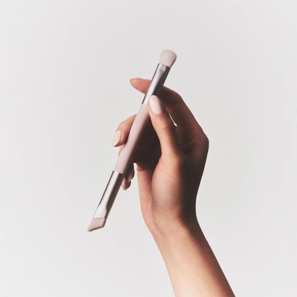 Kylie Jenner Precise Sculpting Complexion Brush 05