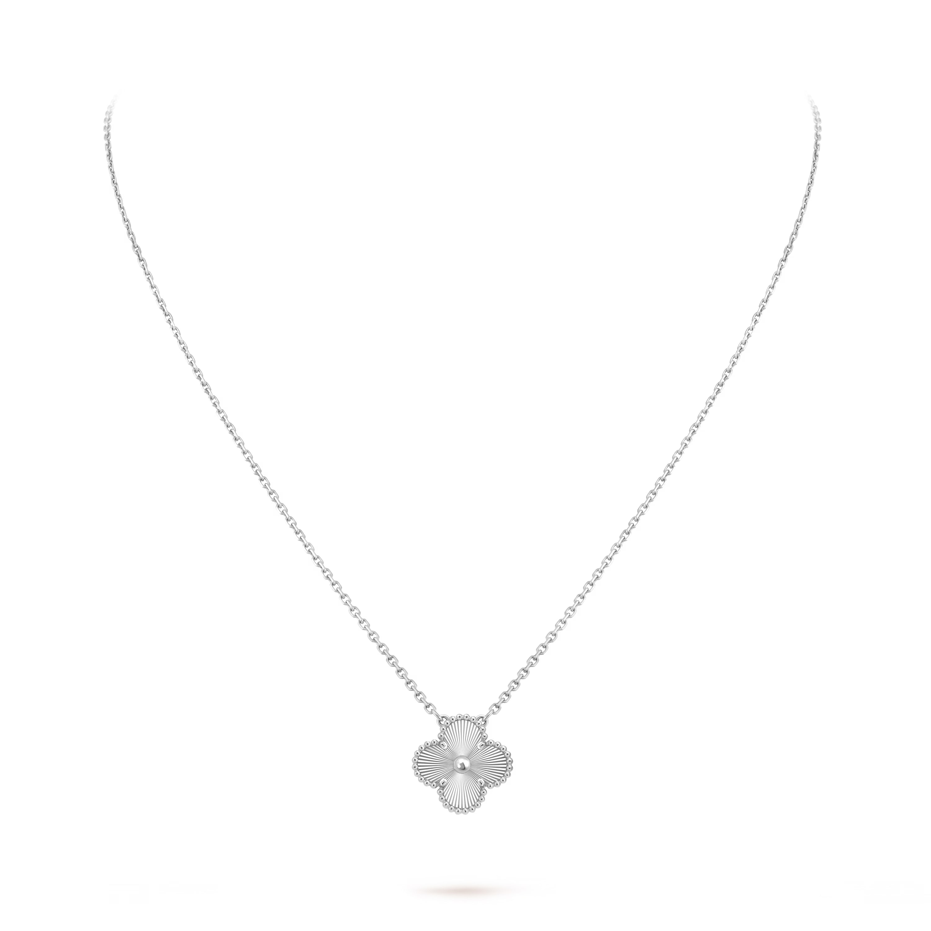 Van Cleef & Arpels. Підвіска Vintage Alhambra із білого золота